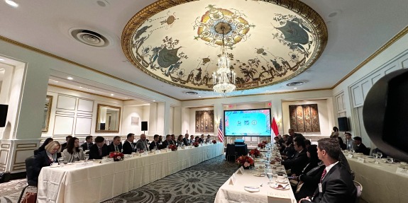 Airlangga Hartarto Pushes Economic Cooperation at US-ABC Roundtable Luncheon in Washington D.C.