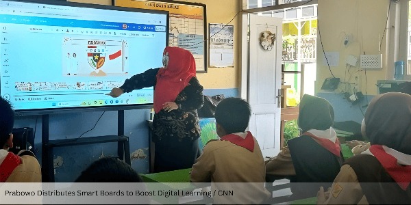 Prabowo Distributes Smart Boards to Boost Digital Learning